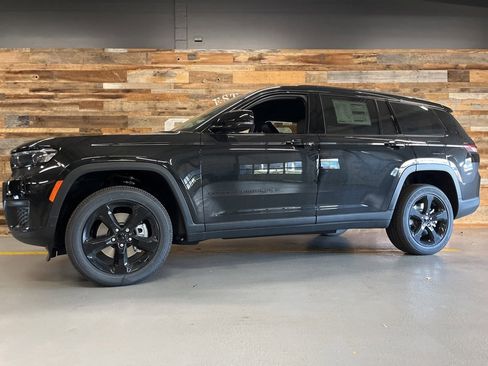 New 2025 Jeep Grand Cherokee L Altitude image 61