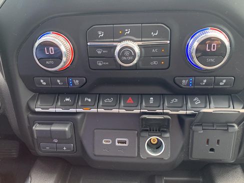 Used 2022 GMC Sierra 1500 Denali w/ Driver Alert Package II AWD/4WD image 16
