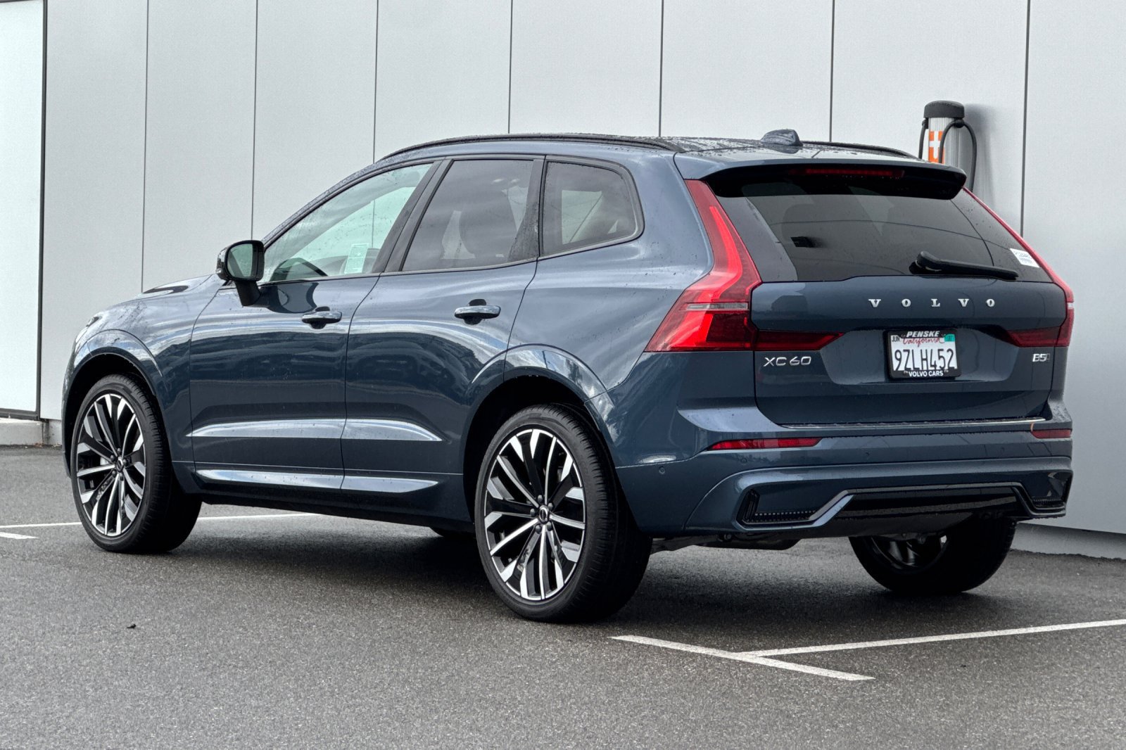 Used 2026 Volvo XC60 B5 Ultra w/ Protection Package Premier AWD/4WD image 3