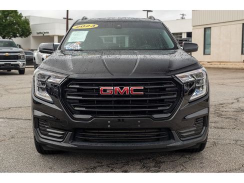 Used 2023 GMC Terrain SLE w/ Driver Convenience Package FWD image 3