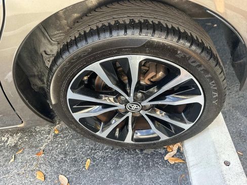 Used 2017 Toyota Corolla SE FWD image 6