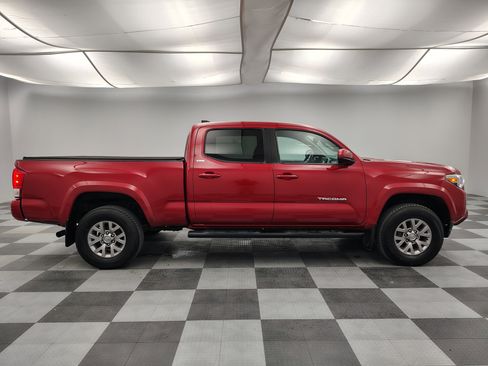 Used 2016 Toyota Tacoma SR5 image 9