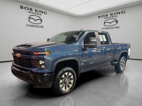 Used 2025 Chevrolet Silverado 2500 Custom AWD/4WD image 1