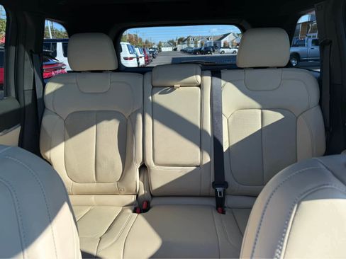 Used 2023 Jeep Grand Cherokee 4WD 4xe w/ Luxury Tech Group II image 27