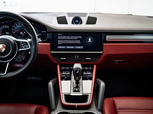 Certified 2023 Porsche Cayenne Platinum Edition image 6