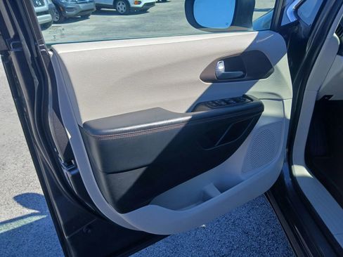 Used 2017 Chrysler Pacifica Touring image 11