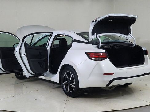 Used 2024 Nissan Sentra SV image 11