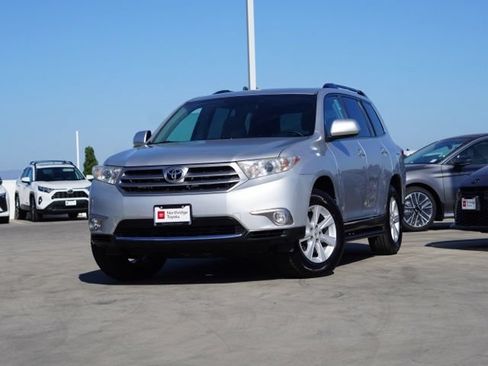 Used 2013 Toyota Highlander Plus FWD image 4
