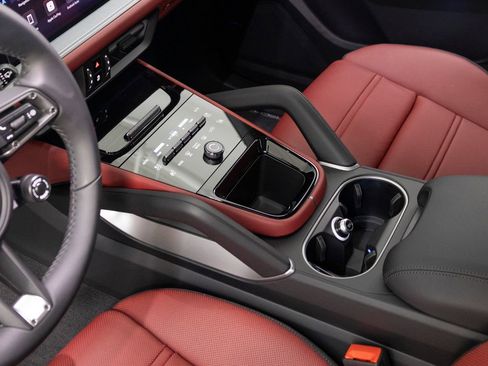New 2026 Porsche Cayenne S image 17