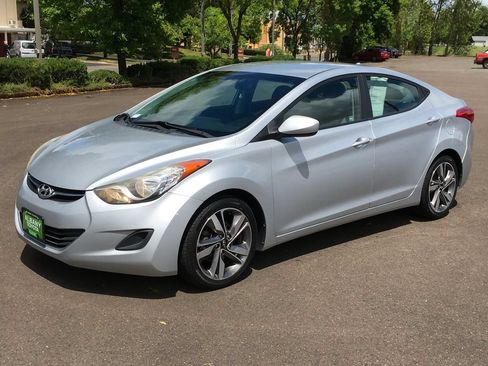 Used 2013 Hyundai Elantra GLS FWD image 10
