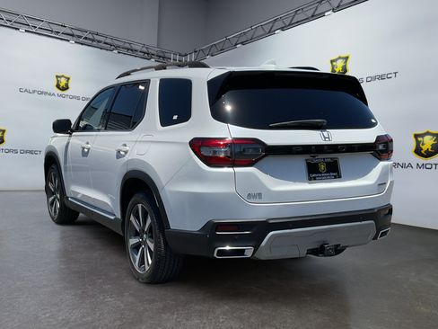 Used 2025 Honda Pilot Touring image 7