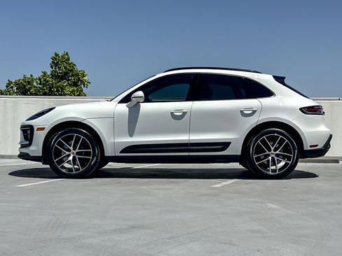 Used 2022 Porsche Macan AWD/4WD image 2
