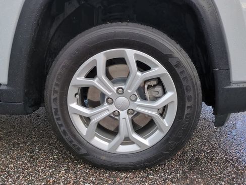 Used 2024 Jeep Compass Latitude AWD/4WD image 11