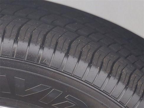 Used 2024 Chrysler Pacifica Touring-L image 20