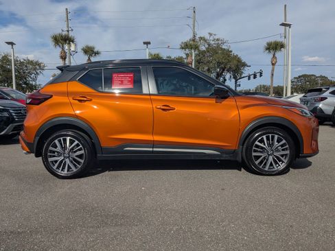 Certified 2024 Nissan Kicks SR w/ SR Premium Package image 3