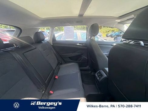 Used 2025 Volkswagen Taos SE AWD/4WD image 13