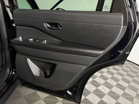 Used 2024 Nissan Pathfinder SV image 27