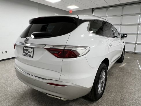Used 2024 Buick Enclave Premium image 10