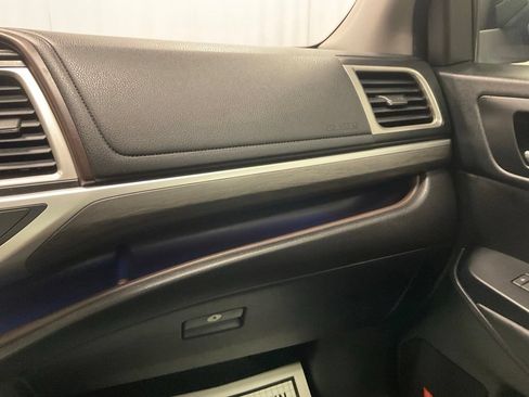 Used 2018 Toyota Highlander Limited Platinum AWD/4WD image 31