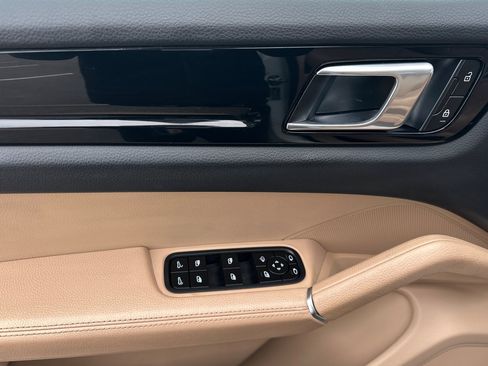 Used 2023 Porsche Cayenne Base image 12
