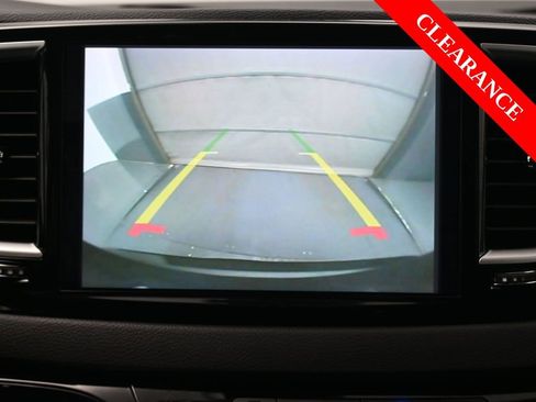 Used 2024 Chrysler Pacifica Touring-L image 22