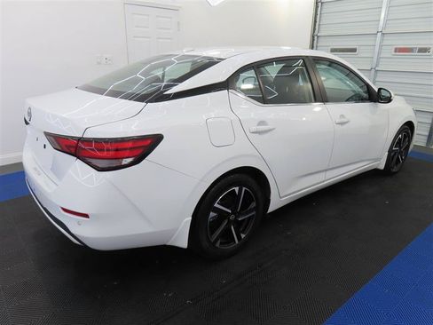 Used 2025 Nissan Sentra SV FWD image 14