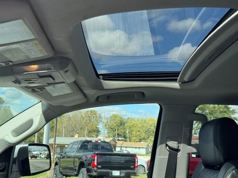 Used 2017 Toyota Tundra image 24