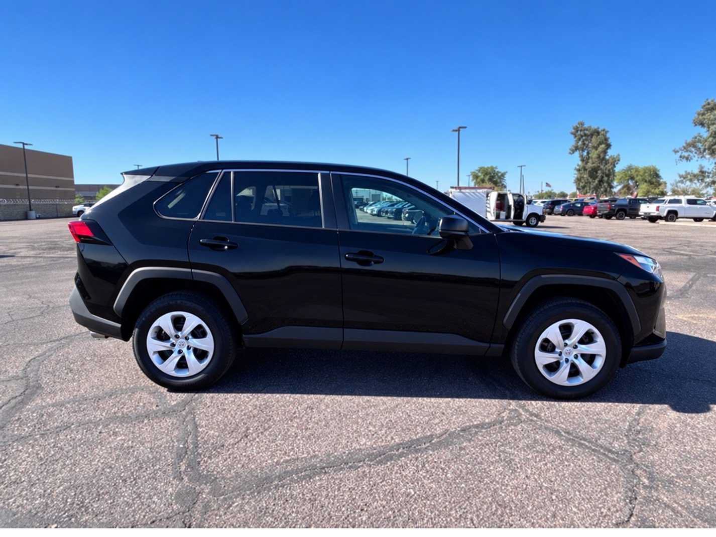 Used 2025 Toyota RAV4 LE AWD/4WD image 10