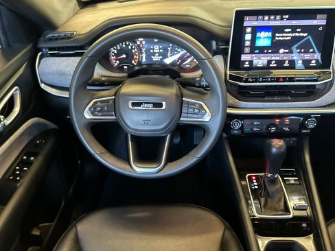 Used 2024 Jeep Compass Latitude image 15