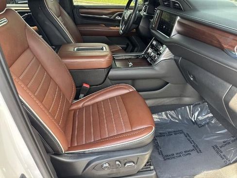 Used 2023 GMC Yukon Denali Ultimate AWD/4WD image 15