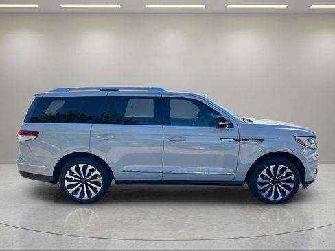 Used 2024 Lincoln Navigator Reserve AWD/4WD image 6