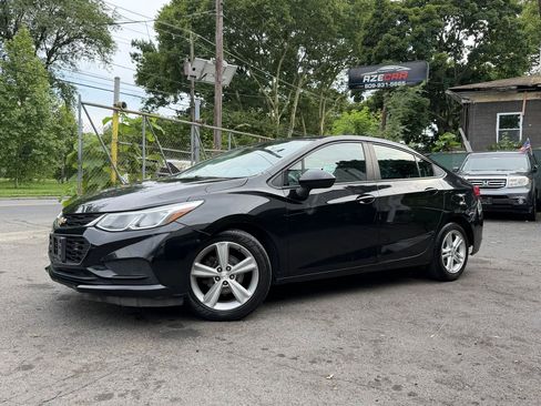 Used 2017 Chevrolet Cruze LS FWD image 6
