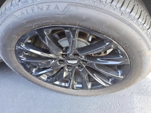 Used 2021 Cadillac Escalade Premium Luxury AWD/4WD image 5