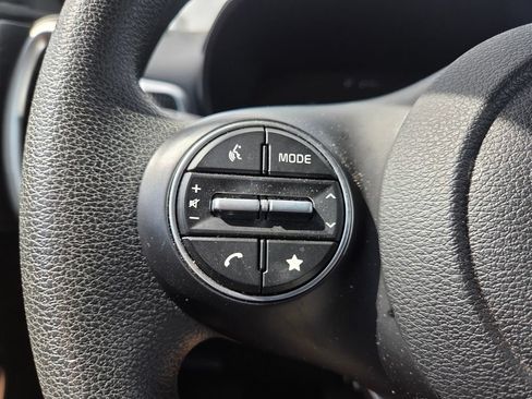 Used 2025 Kia Soul LX w/ LX Technology Package FWD image 13