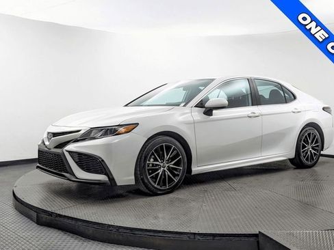 Used 2023 Toyota Camry SE image 13