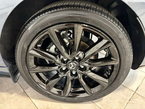 Certified 2025 MAZDA MAZDA3 Carbon image 11