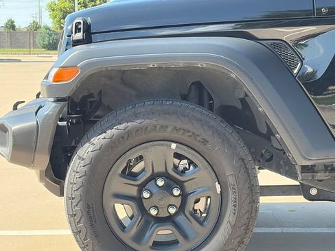 Used 2025 Jeep Wrangler Unlimited Sport AWD/4WD image 5