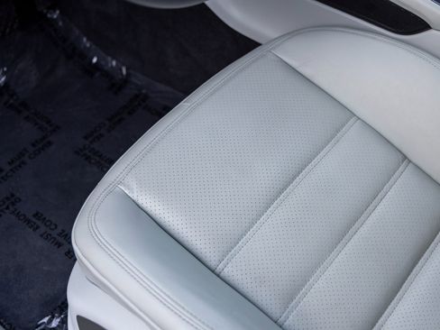 Certified 2024 Porsche Macan Turbo image 29