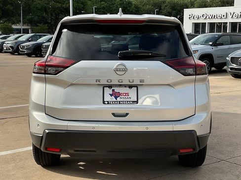 Used 2025 Nissan Rogue SV image 6