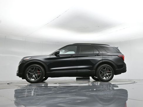 Used 2025 Ford Explorer ST-Line w/ ST-Line Street Pack image 8