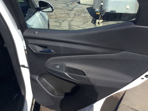 Used 2023 Chevrolet Bolt EUV LT w/ Comfort Package image 22