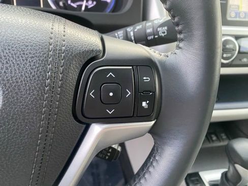 Used 2016 Toyota Highlander XLE image 23