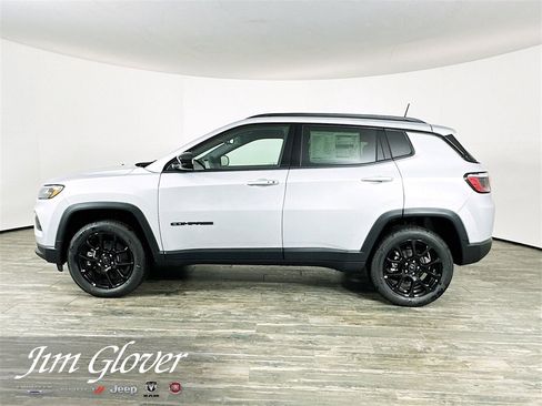 New 2026 Jeep Compass Latitude image 9