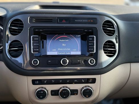 Used 2014 Volkswagen Tiguan SEL FWD image 37