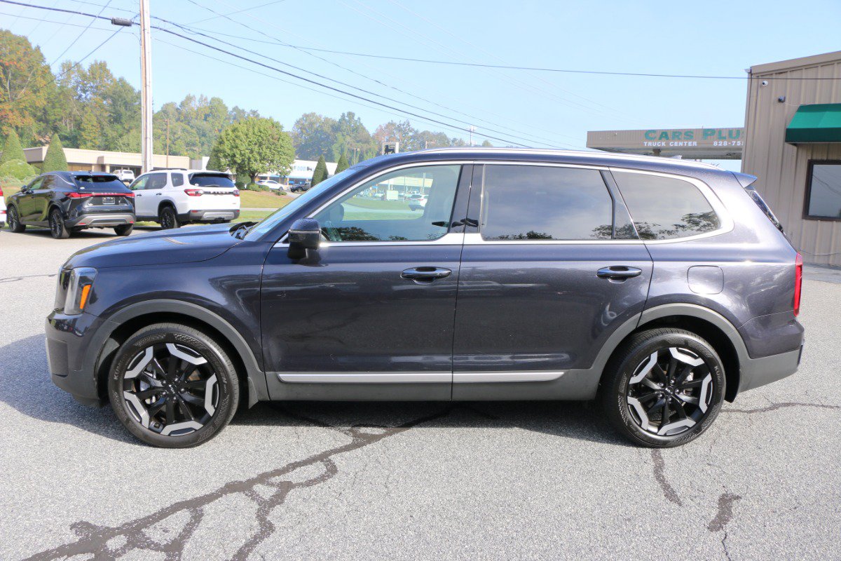 Used 2025 Kia Telluride S FWD image 2