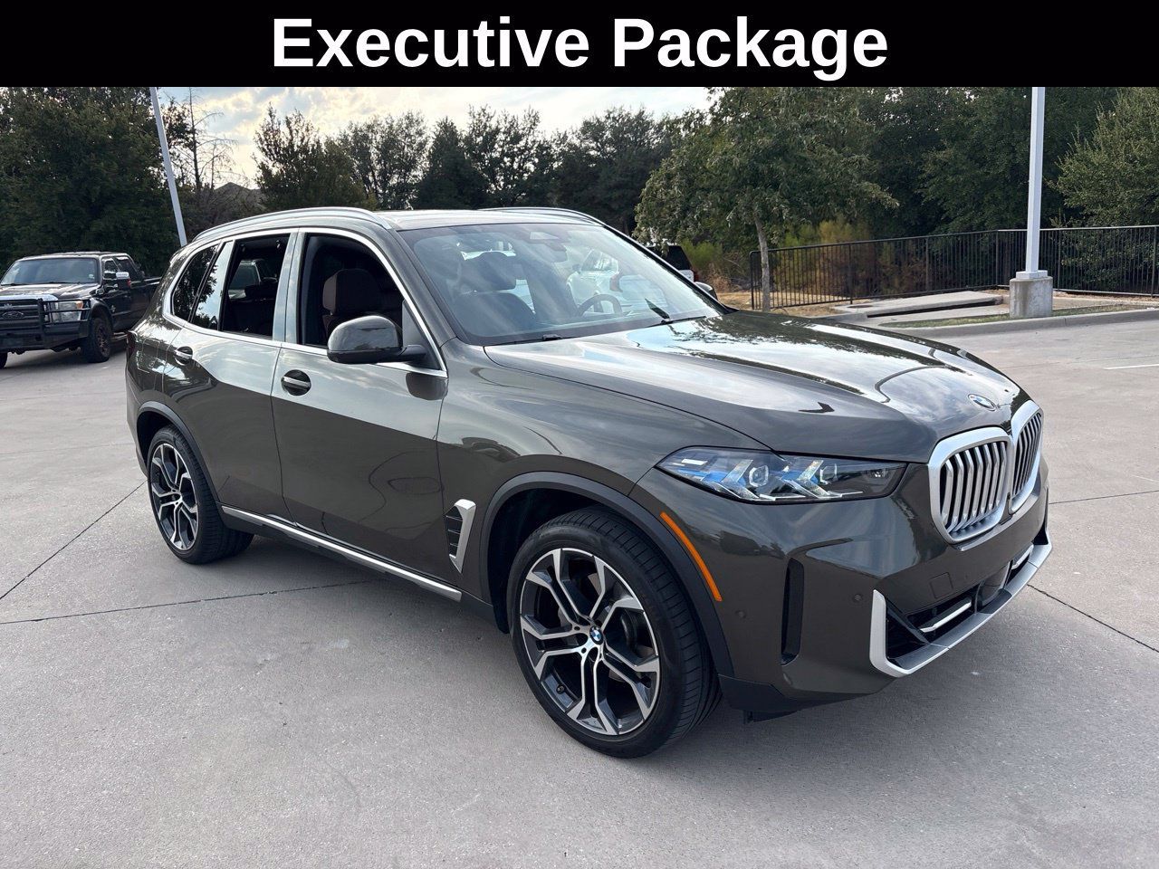 Used 2025 BMW X5 xDrive40i w/ Executive Package AWD/4WD image 3