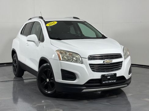 Used 2016 Chevrolet Trax LT FWD image 2