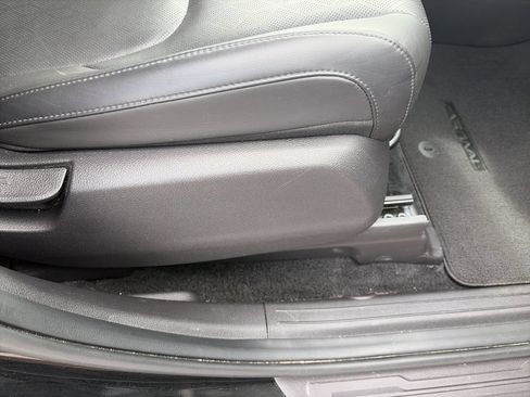 Used 2025 Kia Carnival FWD image 35