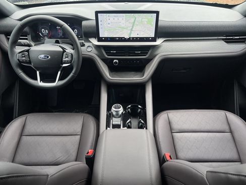 New 2026 Ford Explorer Platinum RWD image 2