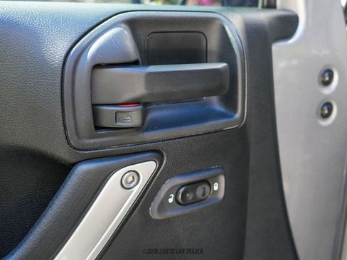 Used 2016 Jeep Wrangler Unlimited Rubicon image 28